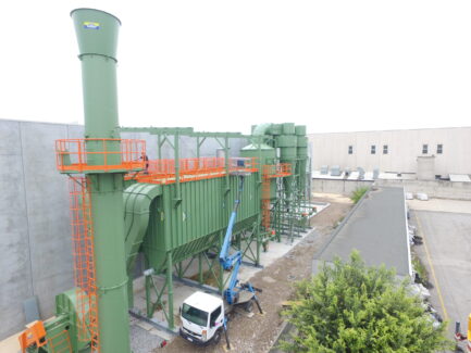 Impianto di filtrazione industriale per abbattimento polveri e depurazione aria progettato da Ghirarduzzi