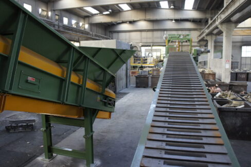 Linea lingottatrice con lingottiere industriali per la produzione di pani in metalli non ferrosi progettata da Ghirarduzzi