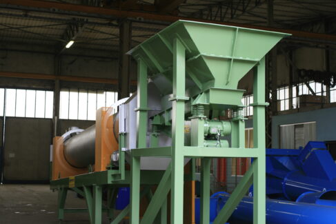 Tamburo essiccatore per granelle con stazione di alimentazione installato presso Ghirarduzzi