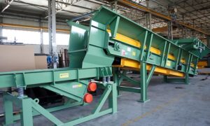 Apron conveyor with metal plates-ghirarduzzi