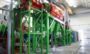 Static screening plant for the separation of non ferrous metals and inert materials ghirarduzzi