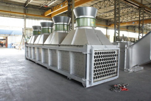 Scambiatori di calore Ghirarduzzi aria-aria e acqua-aria per il recupero del calore da forni fusori, ideali per riscaldare ambienti lavorativi in modo efficiente e contribuire al risparmio energetico.