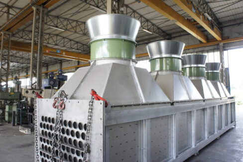 Scambiatori di calore industriali Ghirarduzzi aria-aria e acqua-aria per recupero calore da forni fusori, risparmio energetico e riscaldamento ambienti di lavoro.